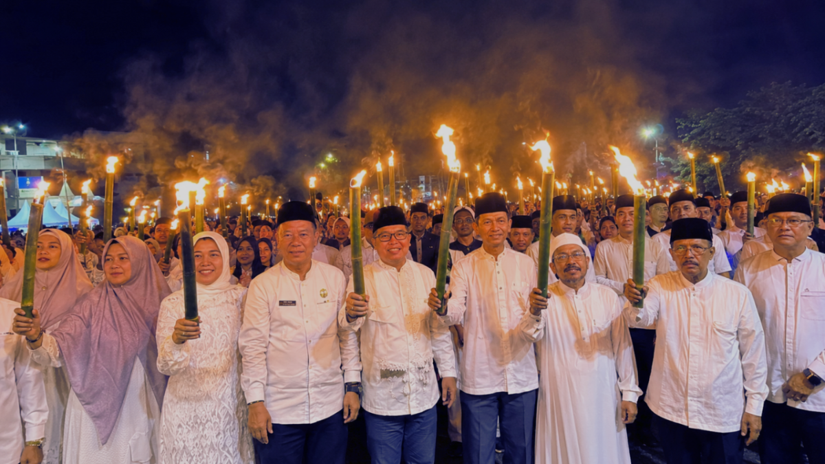 Kepala Kemenag Sungai Penuh ikuti Pawai Obor 1 Muharram