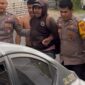 Polsek Sitinjau Laut mengamankan seorang pria bersenjata tajam di Desa Sembilan Tanah Kampung.