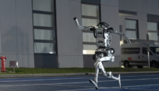 Robot Superman Buatan China